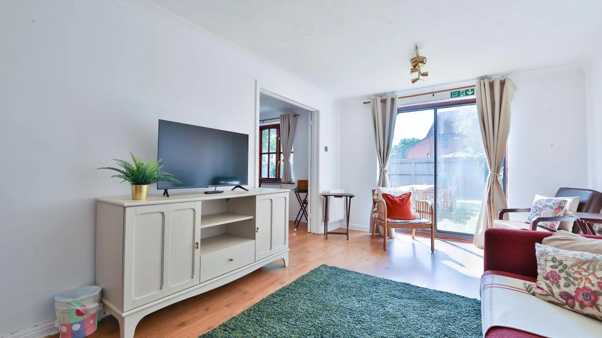 Nyaraló Homely 5 Bed House - 15 Mins To Cardiff City