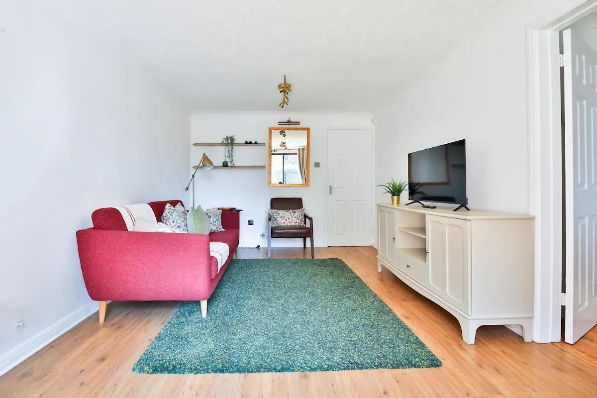 Nyaraló Homely 5 Bed House - 15 Mins To Cardiff City