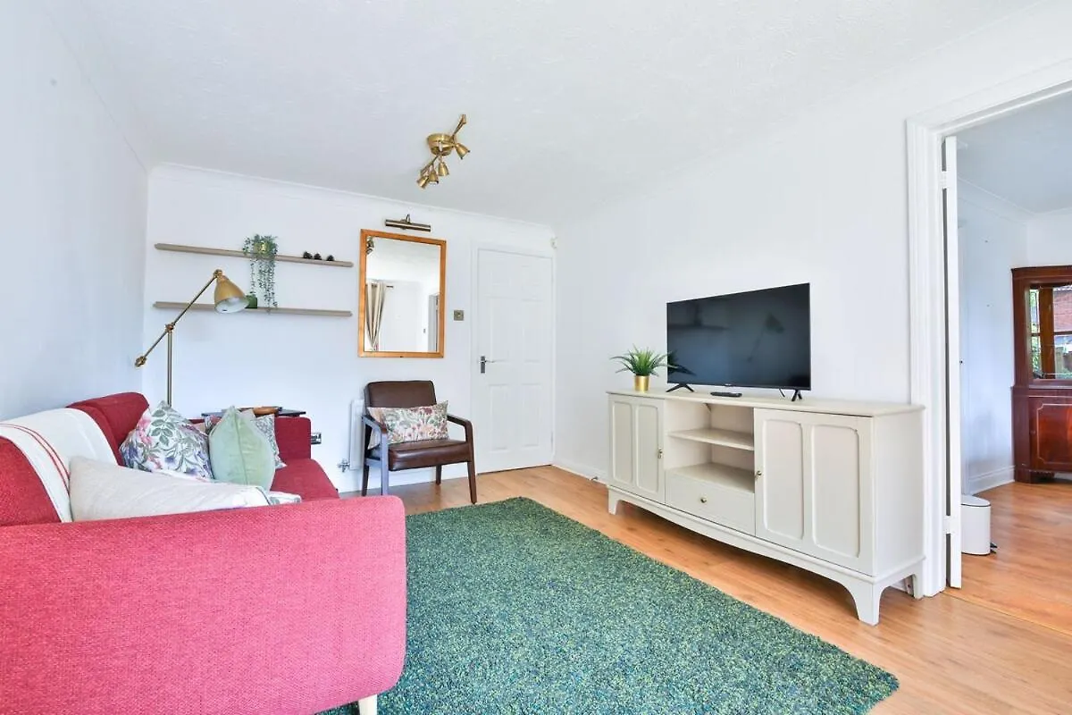 Homely 5 Bed House - 15 Mins To Cardiff City Egyesült Királyság