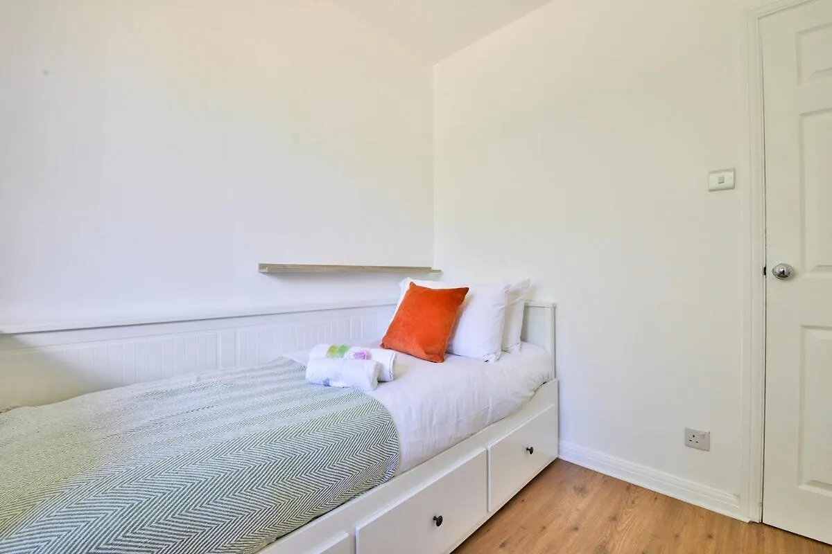 Nyaraló Homely 5 Bed House - 15 Mins To Cardiff City