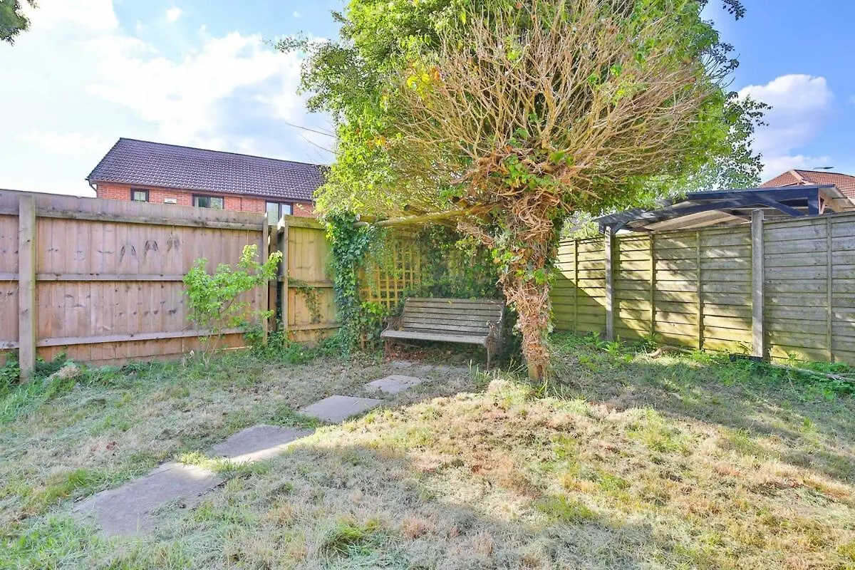 Homely 5 Bed House - 15 Mins To Cardiff City Nyaraló