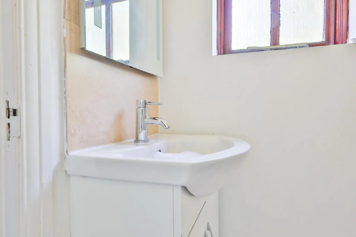 Homely 5 Bed House - 15 Mins To Cardiff City