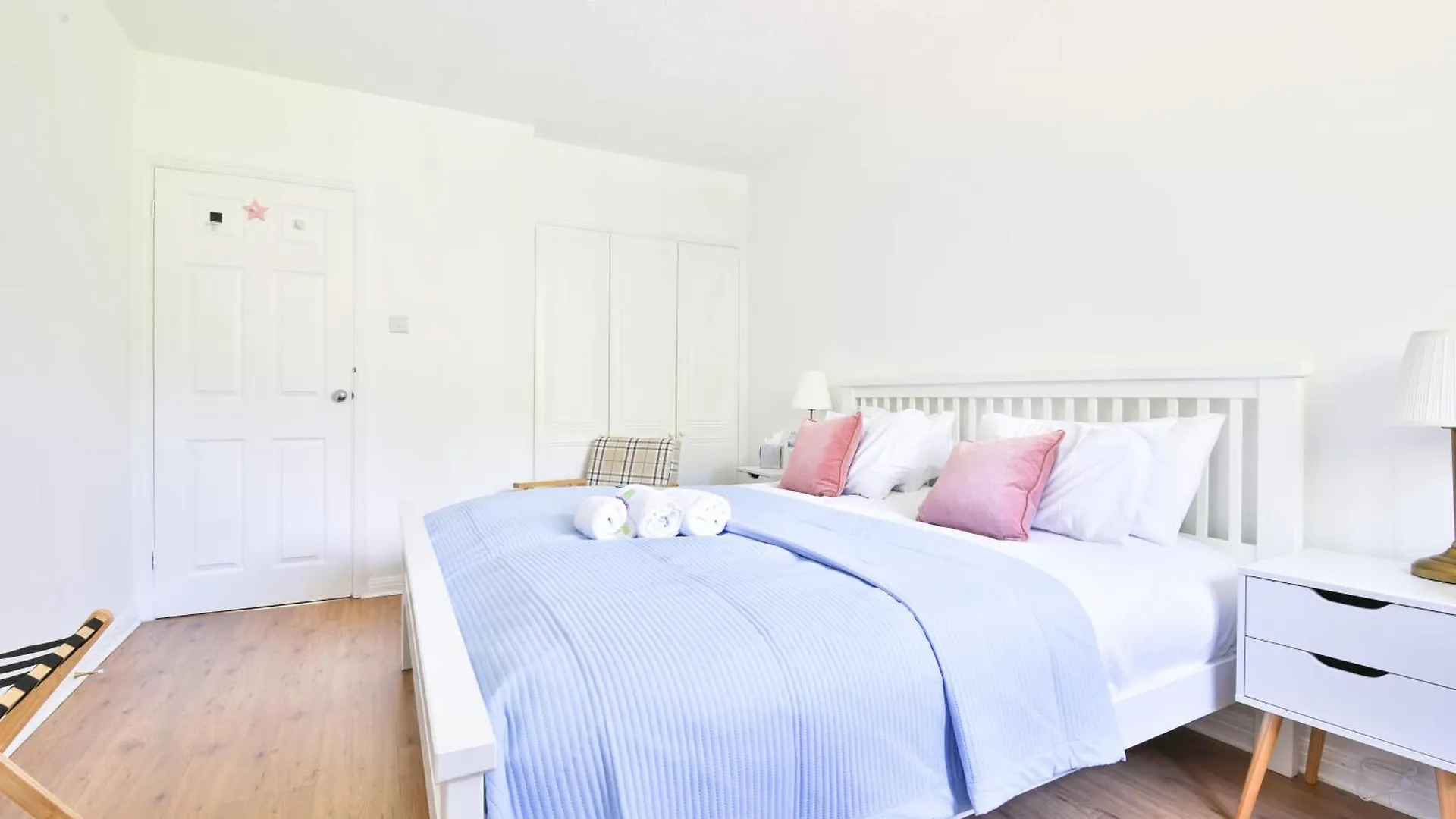 펜션 Homely 5 Bed House - 15 Mins To Cardiff City