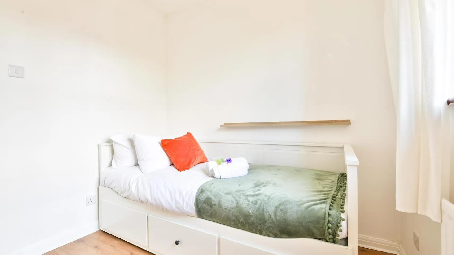 Homely 5 Bed House - 15 Mins To Cardiff City 펜션