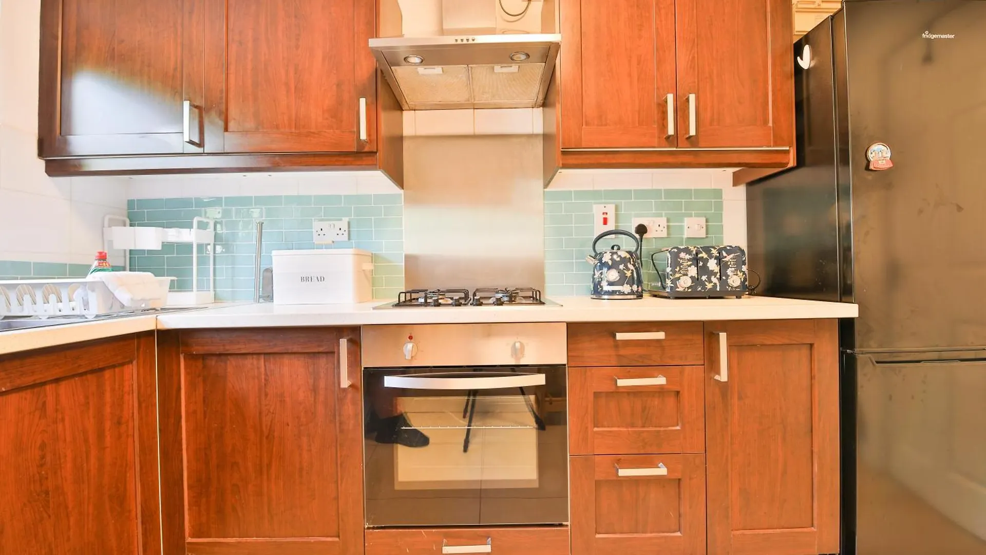 Homely 5 Bed House - 15 Mins To Cardiff City