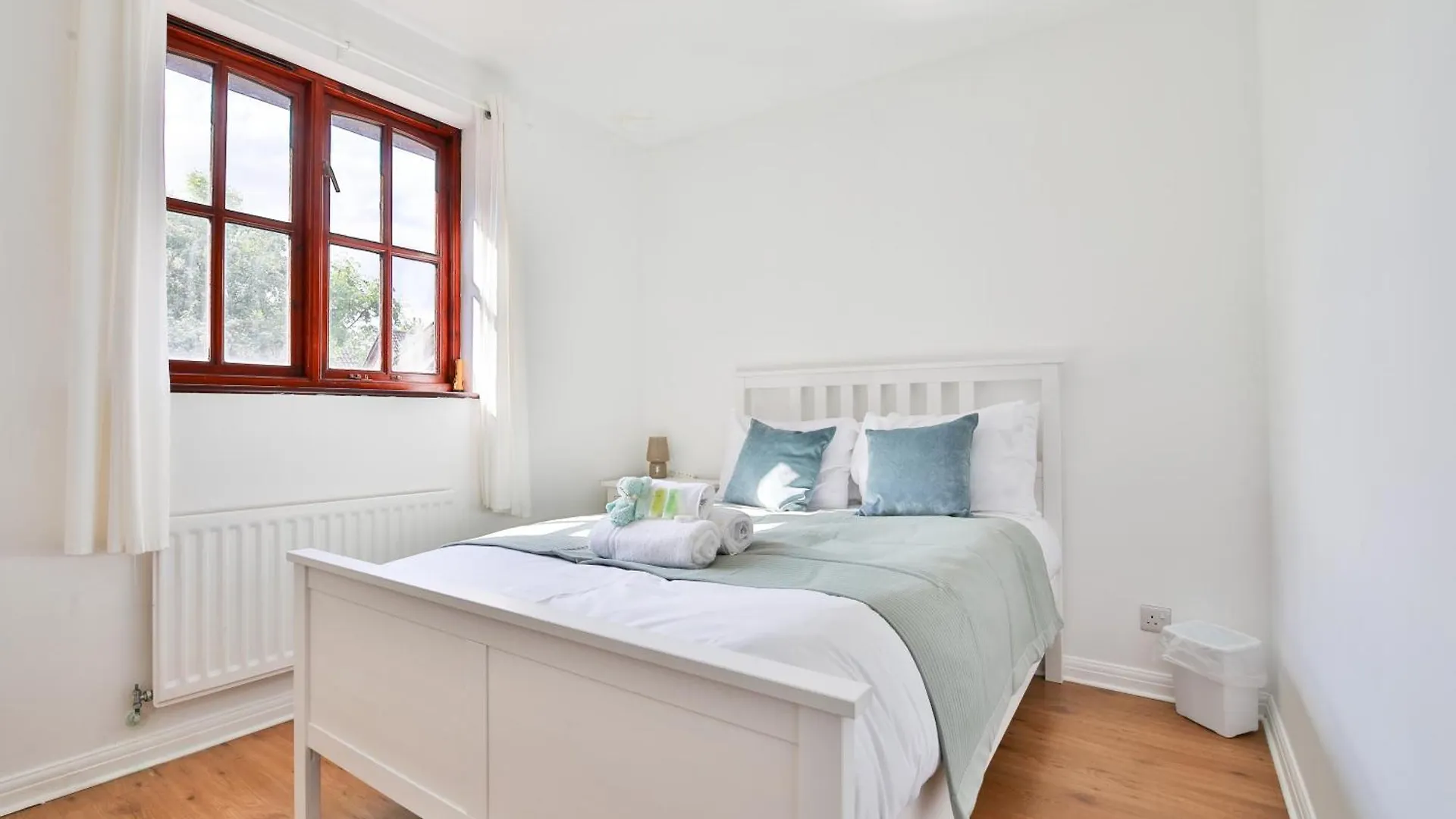 Homely 5 Bed House - 15 Mins To Cardiff City 0*,  영국