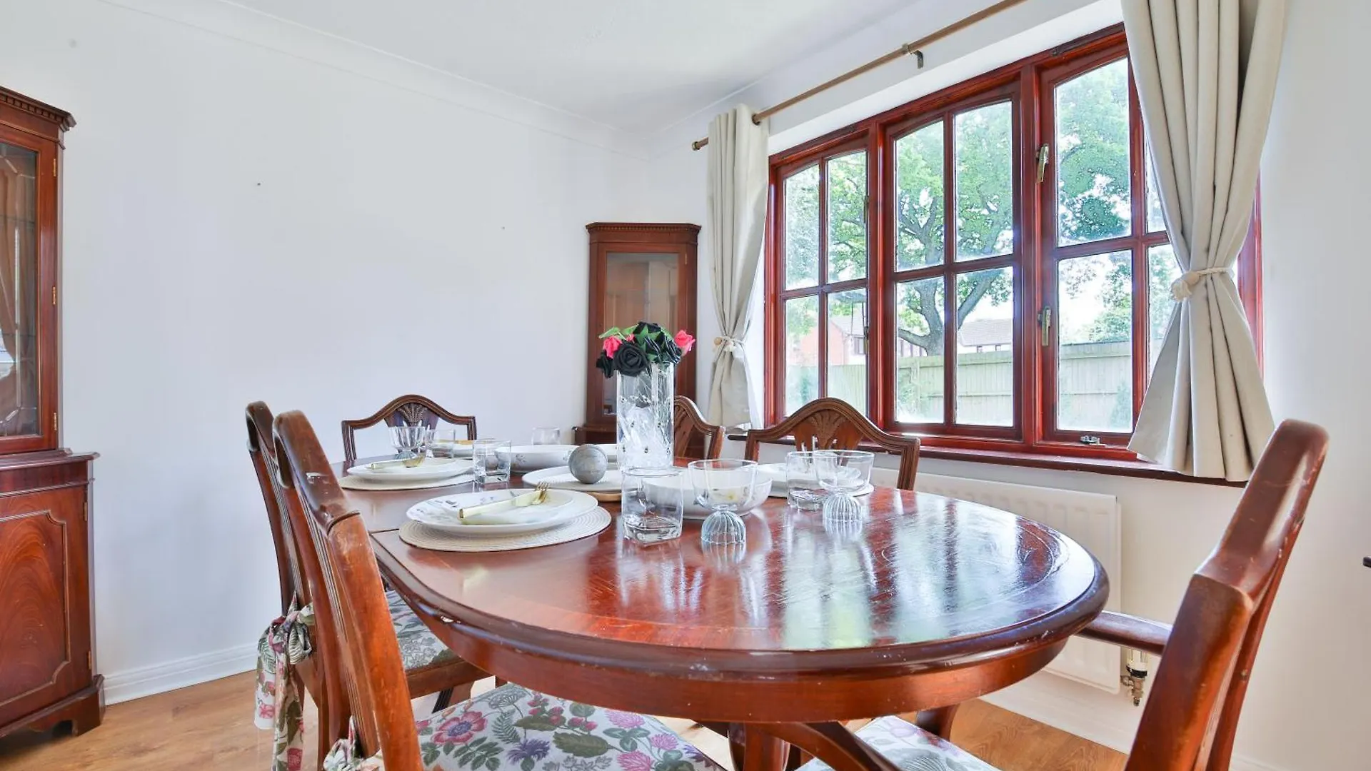 Homely 5 Bed House - 15 Mins To Cardiff City