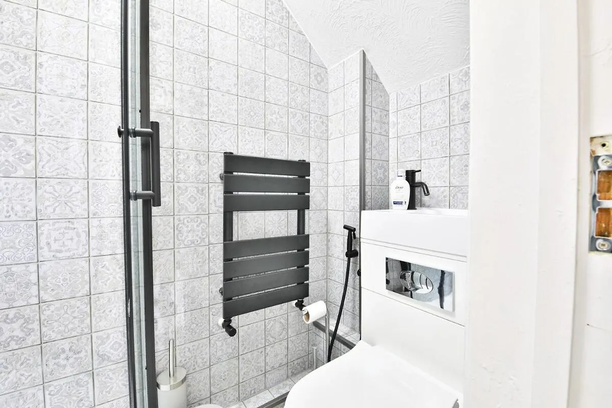 펜션 Homely 5 Bed House - 15 Mins To Cardiff City